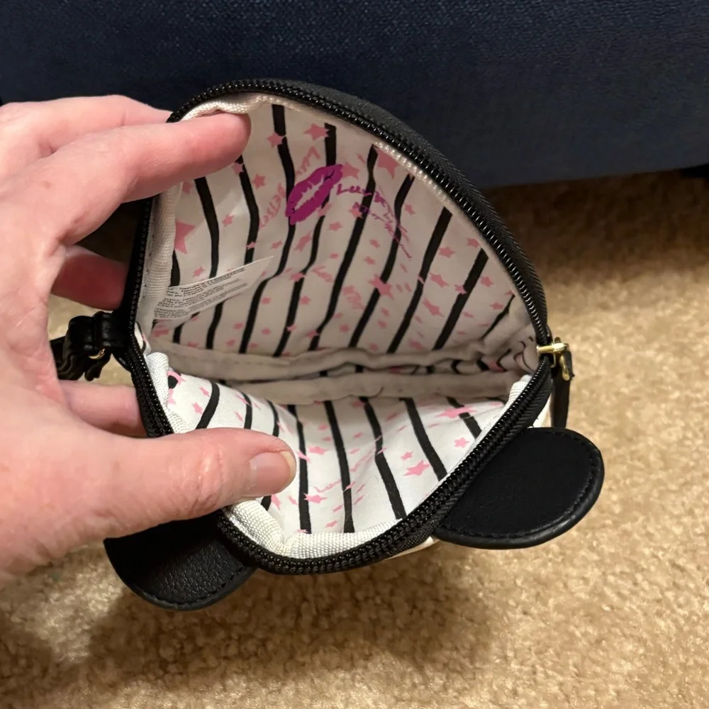 Betsy Johnson Luv Betsy Panda wristlet - Picture 3 of 4